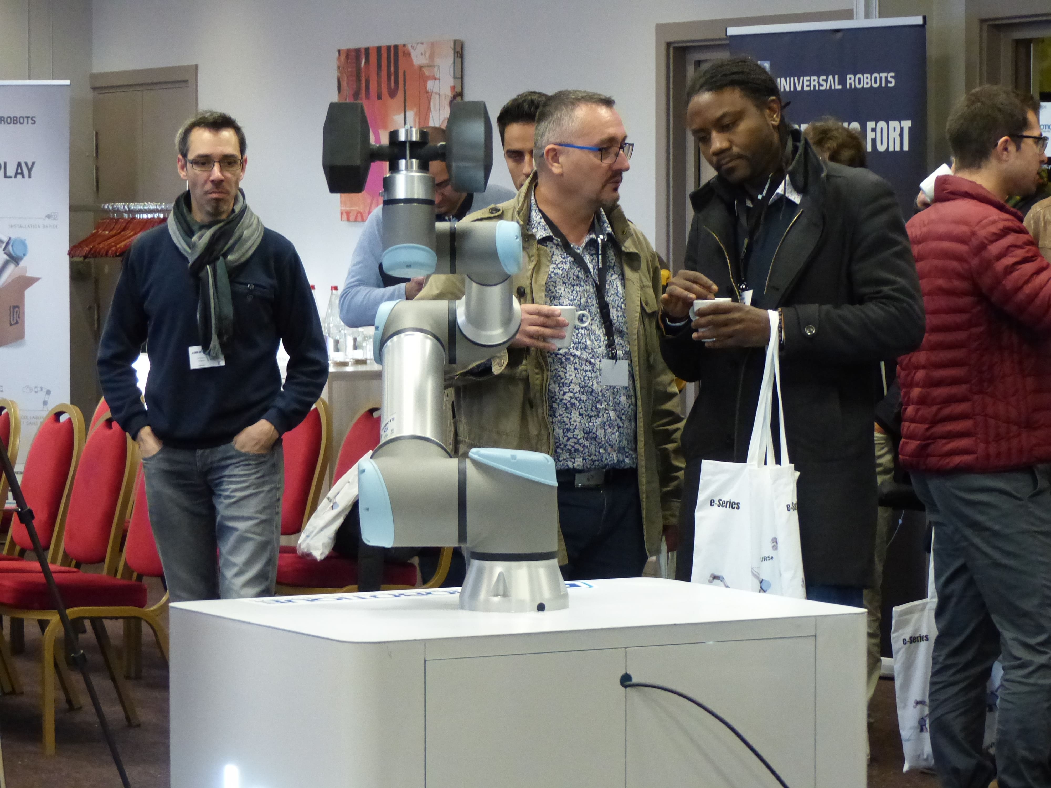 robots ur 16e poids 15 kg